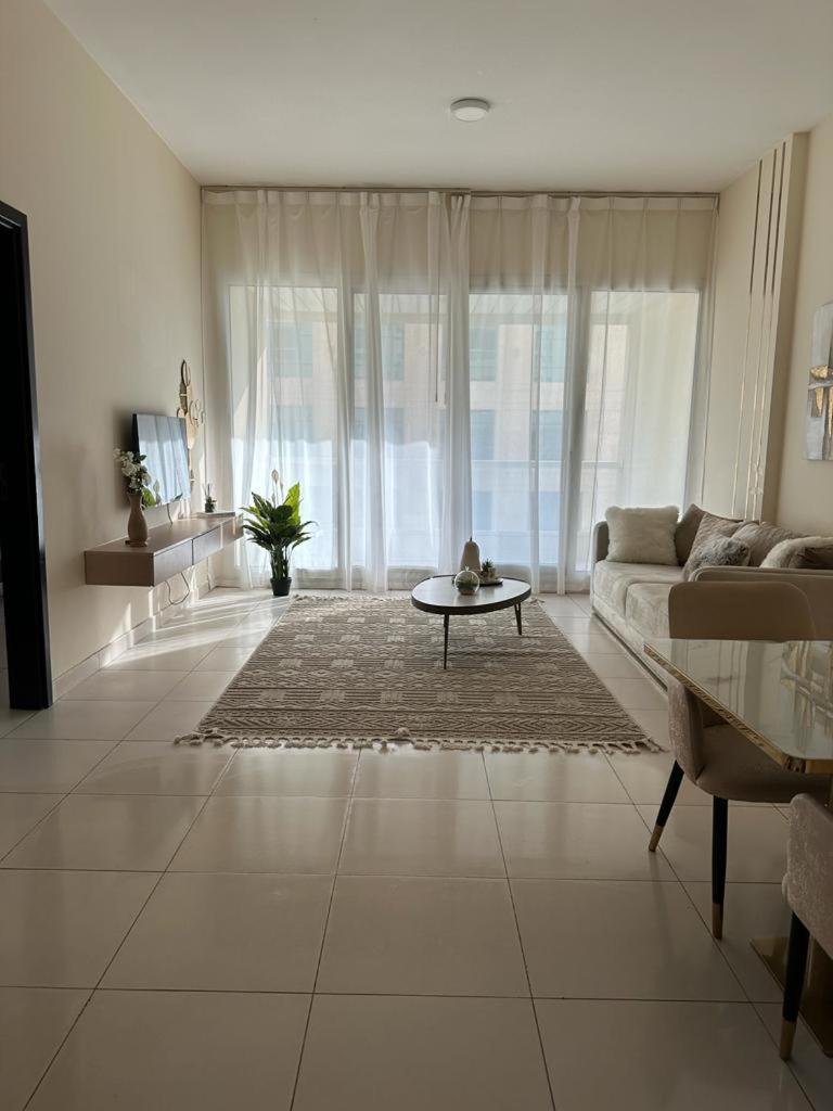 Lovely 1-Bedroom Apartment In The Heart Of Dubai Marina Exterior photo