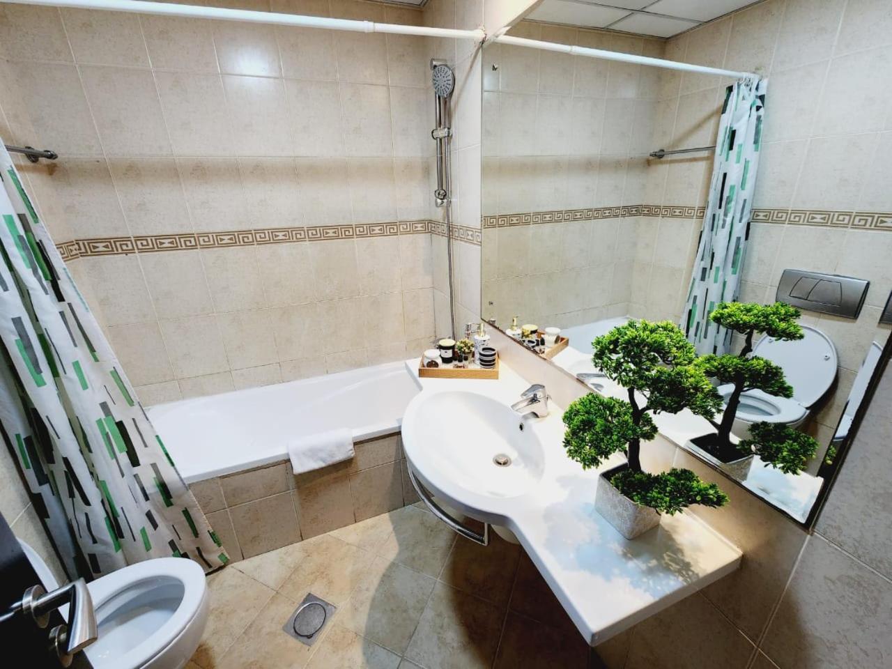 Lovely 1-Bedroom Apartment In The Heart Of Dubai Marina Exterior photo
